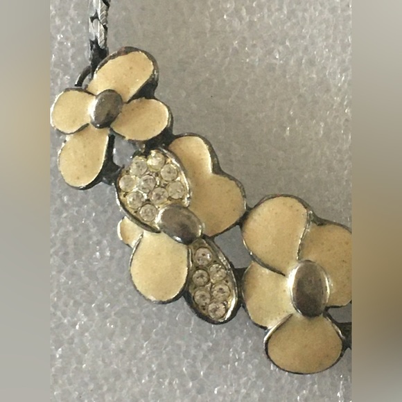 Floral Statement Necklace-Unmarked-Silvertone with Beige Flowers - Picture 3 of 9